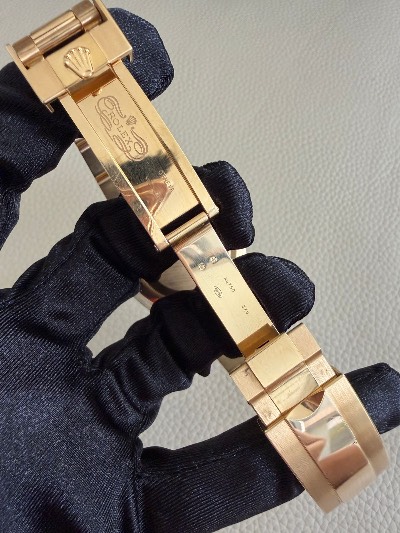 Rolex Submariner Date thumbnail 9