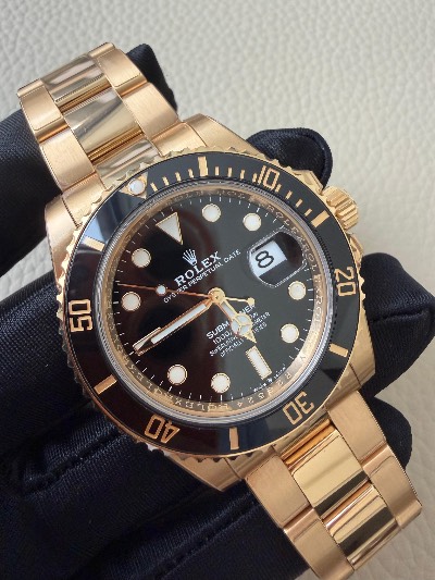 Rolex Submariner Date thumbnail 2