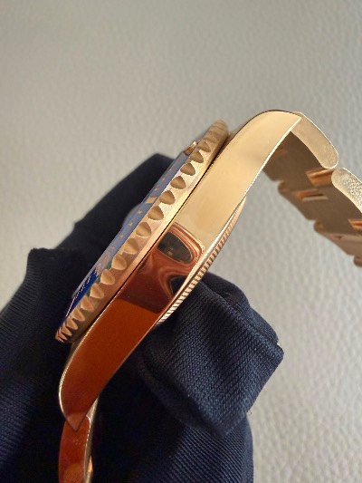 Rolex Submariner Date thumbnail 5