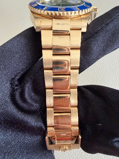 Rolex Submariner Date thumbnail 8
