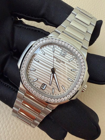 Patek Philippe Nautilus thumbnail 2