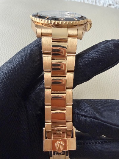 Rolex Submariner Date thumbnail 6